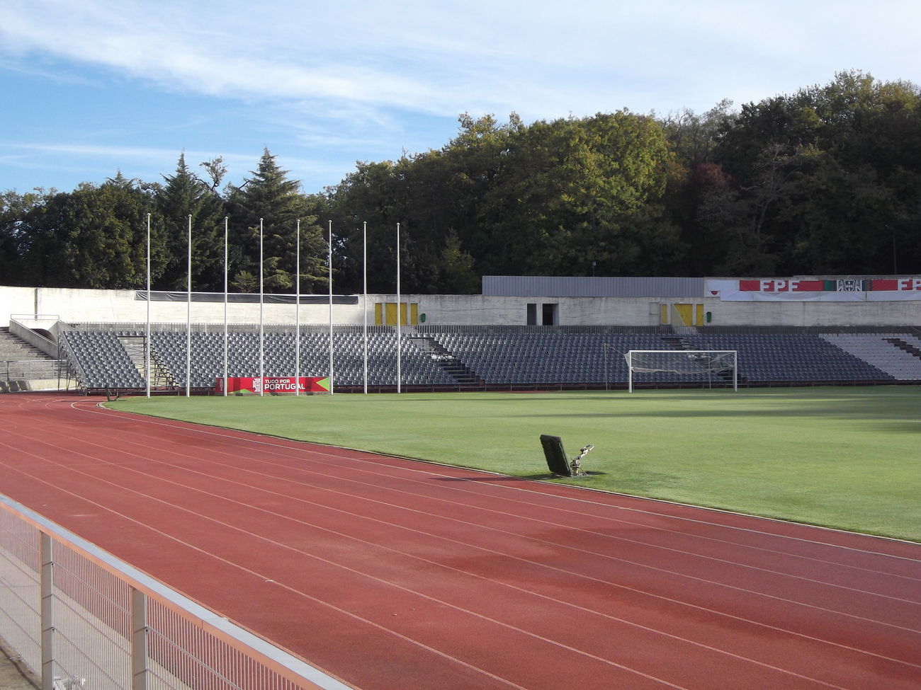 Carlos Lopes dá nome à pista de atletismo do Fontelo